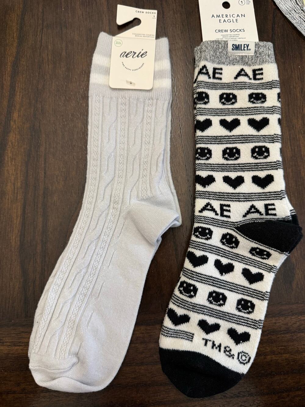American Eagle set of 2 crew socks white/black hearts smiley faces sport gray